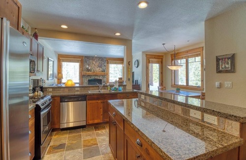 Keystone Casa | Cozy 2BR Settler's in East Keystone by shuttle route w/ pool, hot tub & rec room