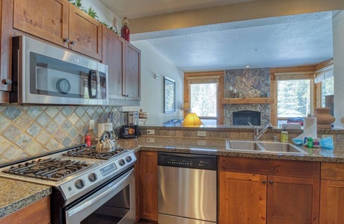 Keystone Casa | Cozy 2BR Settler's in East Keystone by shuttle route w/ pool, hot tub & rec room