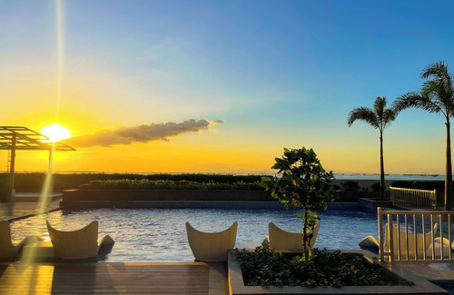 Tambo Apartamento | Cozy 2BR Suite near Airport and Okada, Solaire II Infinity Pool