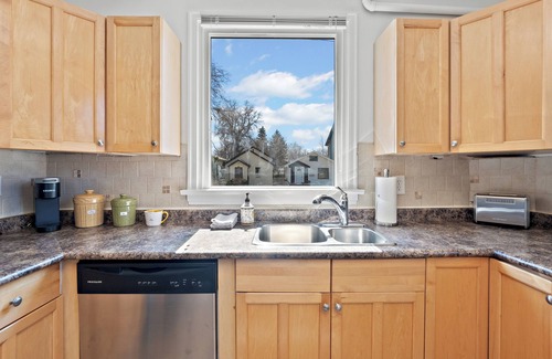 Saskatoon Downtown Casa | Cozy 2BR Suite Near U of S & River