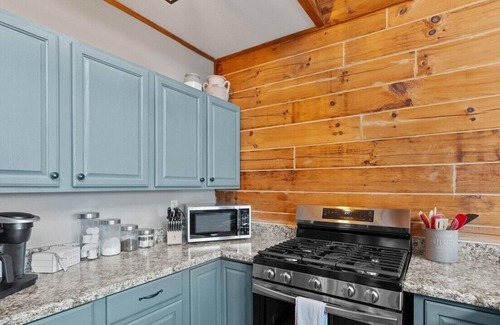 Purlear Casa | Cozy 2BR with AMAZING views in Buck Mountain