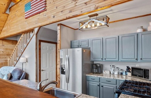 Purlear Casa | Cozy 2BR with AMAZING views in Buck Mountain
