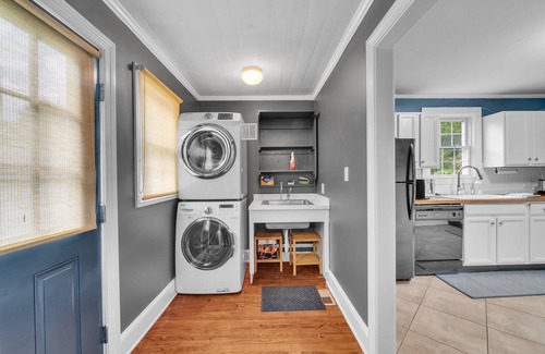 Charlotte Casa | Cozy 3/1 centrally located in the city. Perfect for families. Pet friendly!