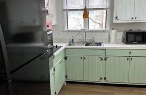 Eastside Casa | Cozy 3 bdr house walking distance to Lemoyne. Near SU, hospitals & downtown