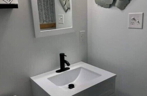 Eastside Casa | Cozy 3 bdr house walking distance to Lemoyne. Near SU, hospitals & downtown