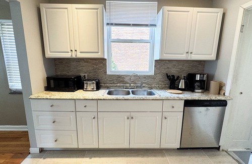 Detroit Casa | Cozy 3 Bed 15 Minutes from downtown! New Furniture