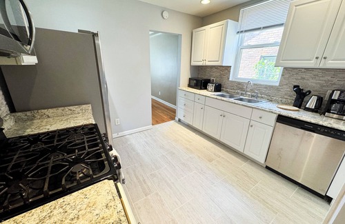 Detroit Casa | Cozy 3 Bed 15 Minutes from downtown! New Furniture