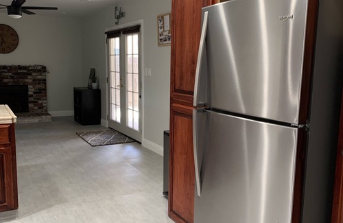 Fresno Casa | Cozy 3 bed/ 2 bath with a Brewery Feel Patio