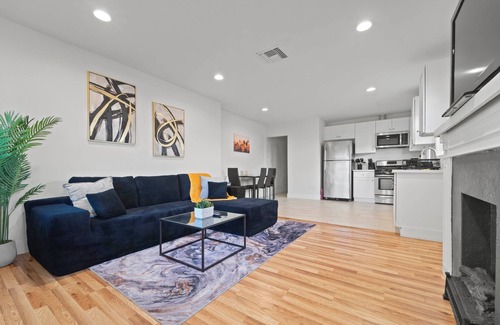 Lynwood Casa | Cozy 3 bed 2 bathroom duplex near SOFI