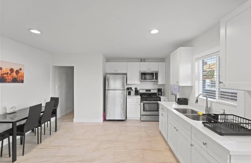 Lynwood Casa | Cozy 3 bed 2 bathroom duplex near SOFI
