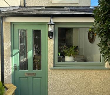 Rhyd-y-foel Casa | Cozy 3-Bed Cottage with Hot Tub