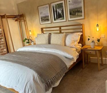 Rhyd-y-foel Casa | Cozy 3-Bed Cottage with Hot Tub
