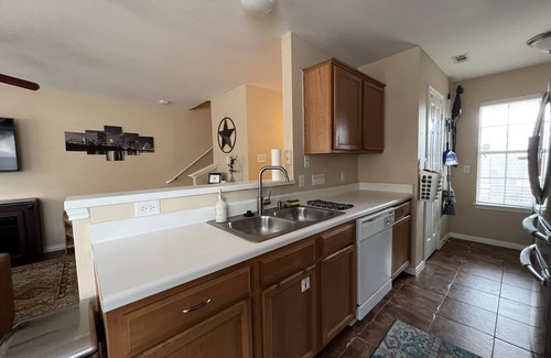 University Hills and Windsor Park Casa | Cozy 3-bed townhouse near Mueller and DT Austin