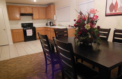 Rhodes Ranch Casa | Cozy 3 dormitorios 2. 5 baños casa 15 minutos al oeste del Strip de Las Vegas, con capacidad para 8
