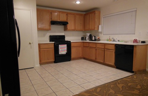 Rhodes Ranch Casa | Cozy 3 dormitorios 2. 5 baños casa 15 minutos al oeste del Strip de Las Vegas, con capacidad para 8