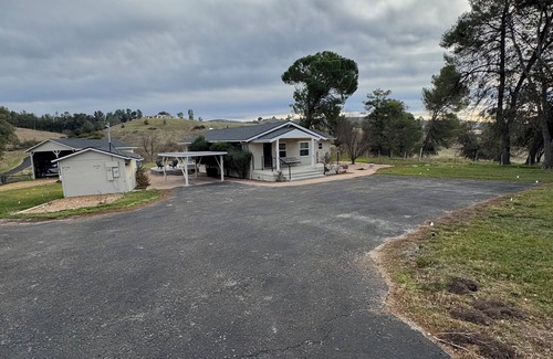 Templeton Casa | Cozy 3-Bedroom, 2-Bath Retreat on Acreage- Quiet Country Charm Minutes from Town