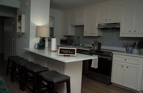 Neartown Apartamento | Cozy 3-bedroom 2 bathroom Apartment in Houston. Pool & Modern Comforts