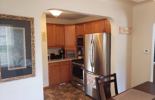 Eastpointe Casa | Cozy 3-bedroom, 4 car park home away from home