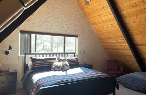 Sequoia National Forest Cabina | Cozy 3-bedroom A-Frame in River Kern walking distance to River.