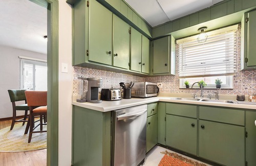 South Hills Casa | Cozy 3-bedroom - amazing coffee - easy parking