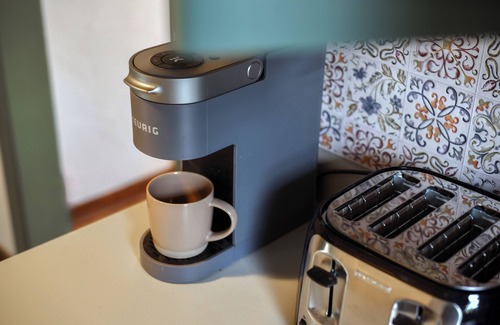 South Hills Casa | Cozy 3-bedroom - amazing coffee - easy parking