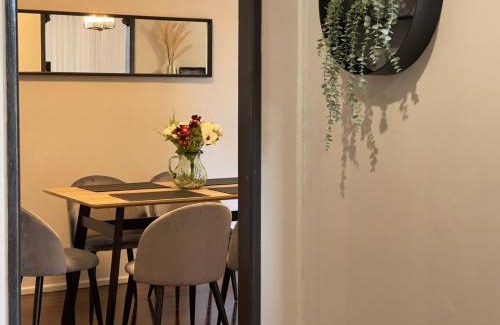 Kallangur Apartamento | Cozy 3 bedroom and office space in center of Kallangur