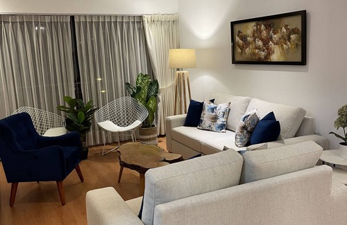 Miraflores Condominio | Cozy 3 bedroom Best location in Miraflores free parking
