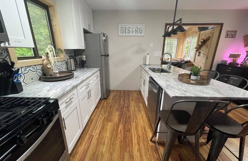 Thornhurst Cabina | Cozy 3-bedroom cabin in enchanting Pocono Lake with AC, WiFi