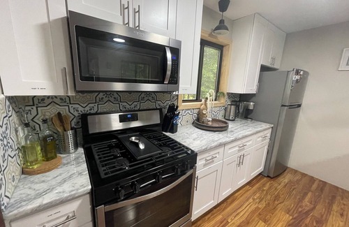 Thornhurst Cabina | Cozy 3-bedroom cabin in enchanting Pocono Lake with AC, WiFi
