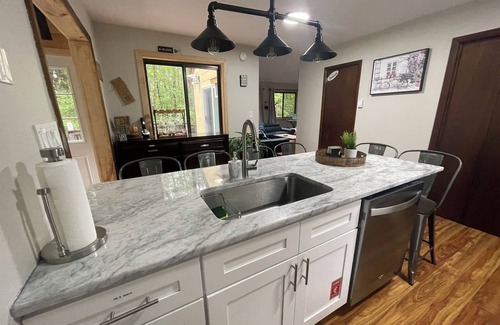Thornhurst Cabina | Cozy 3-bedroom cabin in enchanting Pocono Lake with AC, WiFi