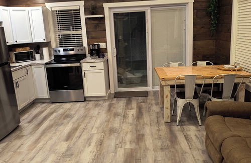 Argyle Casa | Cozy 3 bedroom cabin, country setting, North East Missouri