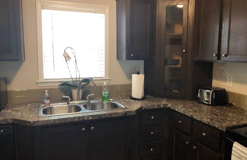 Candler Cabina | Cozy 3-bedroom cabin in welcoming Candler with WiFi, AC