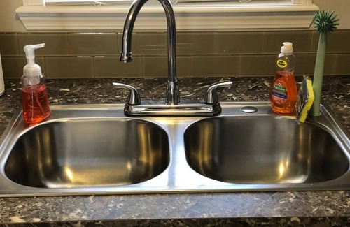 Candler Cabina | Cozy 3-bedroom cabin in welcoming Candler with WiFi, AC
