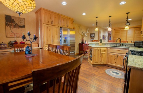 Peter Pan Cabina | Cozy 3-bedroom cabin with indoor fireplace minutes from the slopes