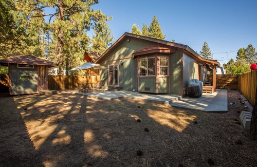 Peter Pan Cabina | Cozy 3-bedroom cabin with indoor fireplace minutes from the slopes