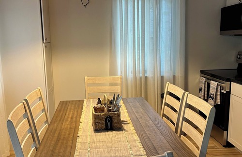 Tobyhanna Chalet De Esquí | Cozy 3-bedroom chalet in Tobyhanna/Mt Poconos w wifi come “Rewind & Relax”