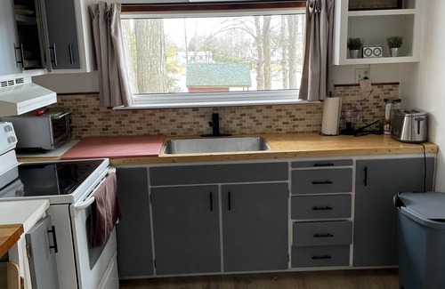 Grey Highlands Casa | Cozy 3-Bedroom cottage on lake Eugenia. Great Skiing/ Hiking spots