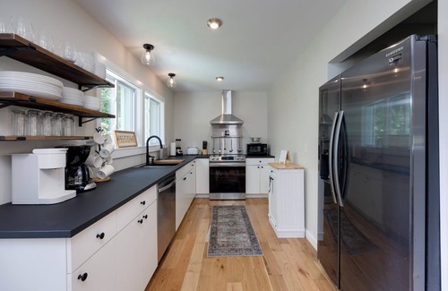 Dickson Cabaña | Cozy 3-Bedroom Cottage, Near the Lake