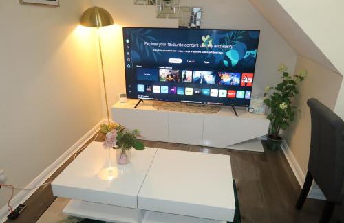 Bletchley Casa | Cozy 3 Bedroom Home with Garden & Free Parking - Milton Keynes