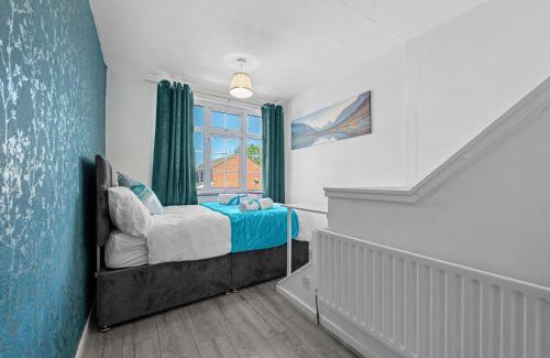 Wyken Apartamento | Cozy 3 bedroom house with free parking and near hospital