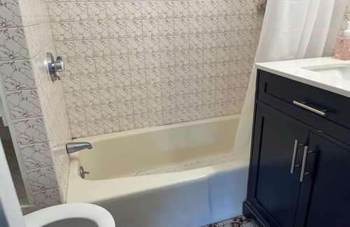 Somerville Casa | Cozy 3-Bedroom Getaway w/AC & Free Parking Near Boston