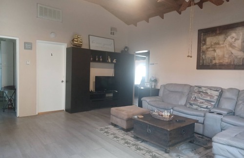 Lomita Cabina | Cozy 3-bedroom hand crafted cabin in charming Lomita WiFi fully fenced yard