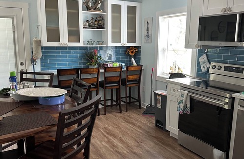 Yaupon Beach Casa | Cozy 3-bedroom home on Oak Island walk to beach,pier some restaurants
