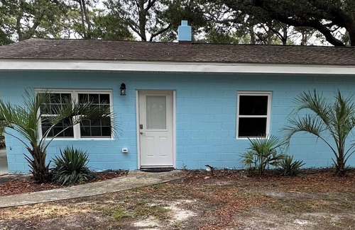 Yaupon Beach Casa | Cozy 3-bedroom home on Oak Island walk to beach,pier some restaurants