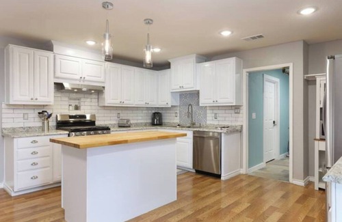 Arena District Casa | Cozy 3-bedroom home with AC and WiFi mins to Frost Bank CTR, Riverwalk, Alamo
