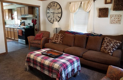 Cassville Casa | Cozy 3 Bedroom Home With Large Yard. Pet Friendly