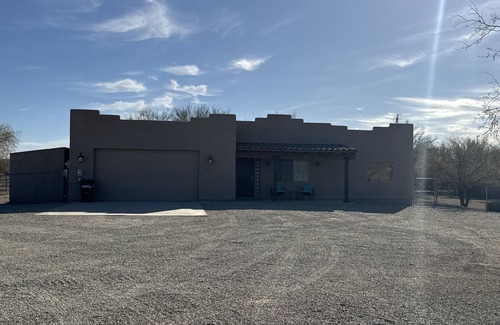 Wittmann Casa | Cozy 3-bedroom horse property with stalls and arena! Wittmann with WiFi, AC,