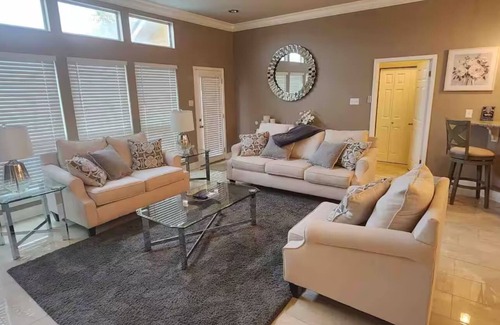 Broadmoor Casa | Cozy 3-bedroom house with pool and patio