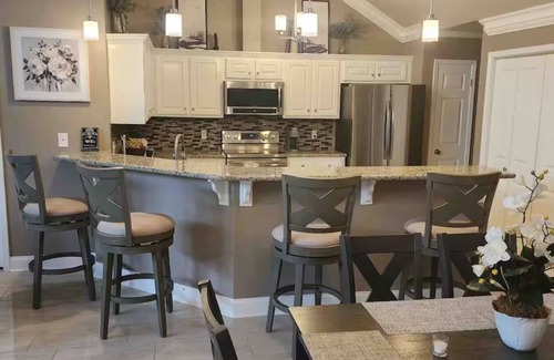 Broadmoor Casa | Cozy 3-bedroom house with pool and patio