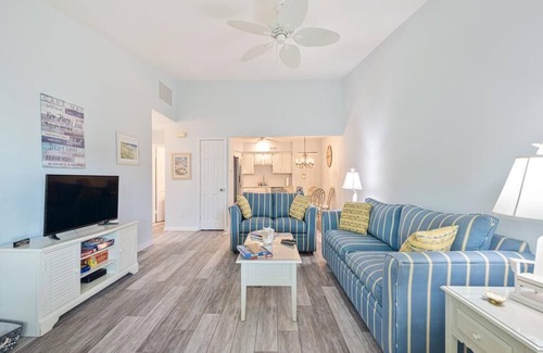Village Green Casa | Cozy 3-Bedroom House near the Beach